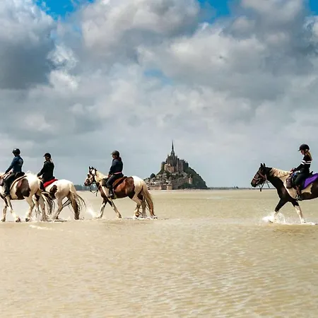 Holiday home Lucian Mont-saint-michel